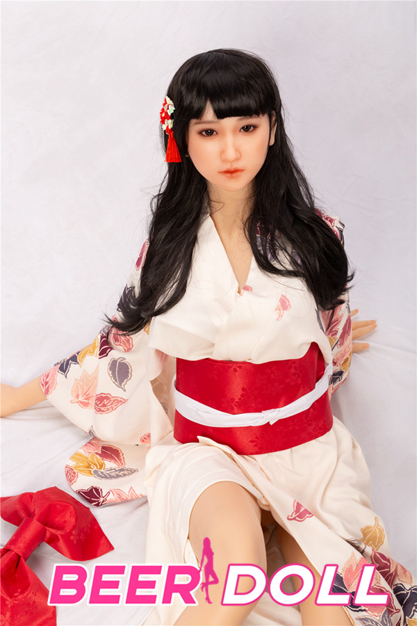 Größe Brüste Silikonpuppe